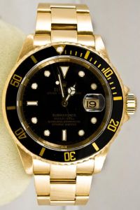 Rolex Submariner 16618 18k Yellow Gold Watch With A Black Face And Black Bezel